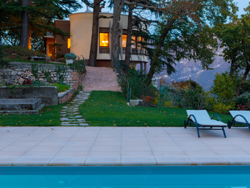 VPB_dusk curve lights on from pool