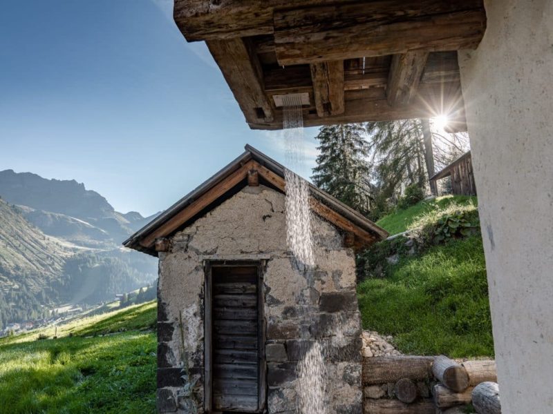 imgi_318_Copia-di-WA_93.Cesa-del-Louf_Outdoor-shower-1-1240x827